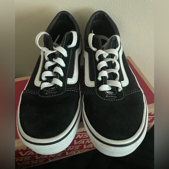 Vans Other - Vans unisex wore for a week didn’t like them now unreturnable 😔